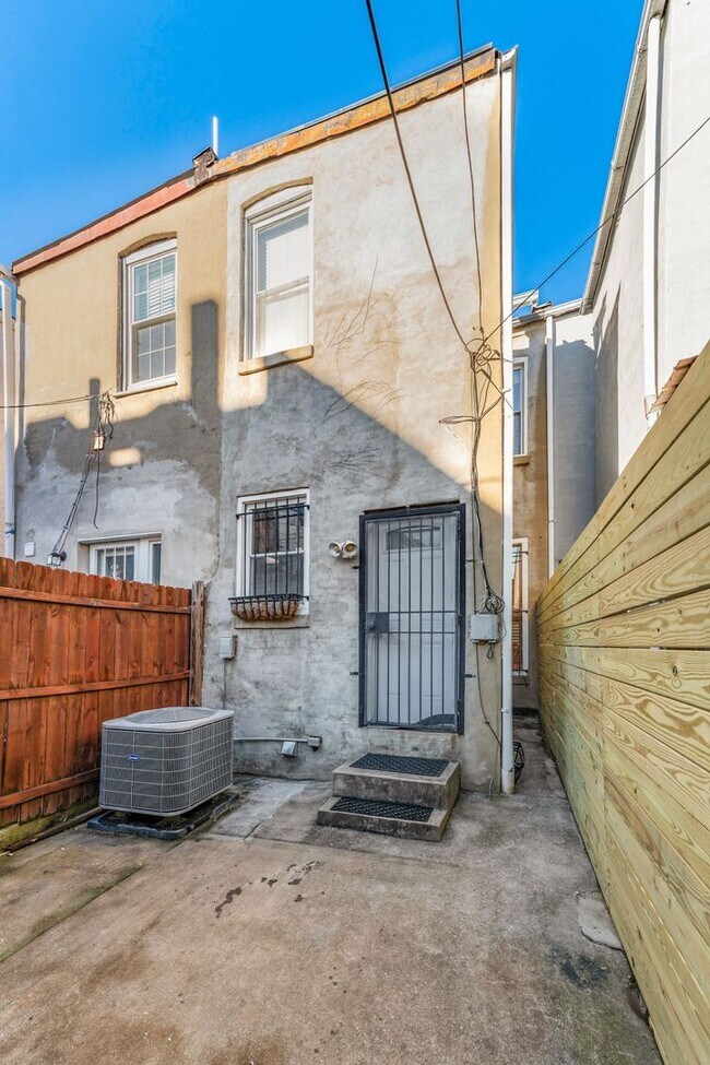 Building Photo - 1/2 off 1 month’s rent for a lease start b...