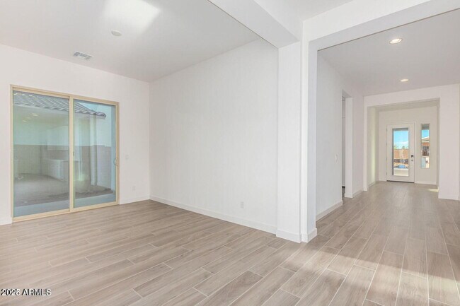 Building Photo - 1510 E Flower St