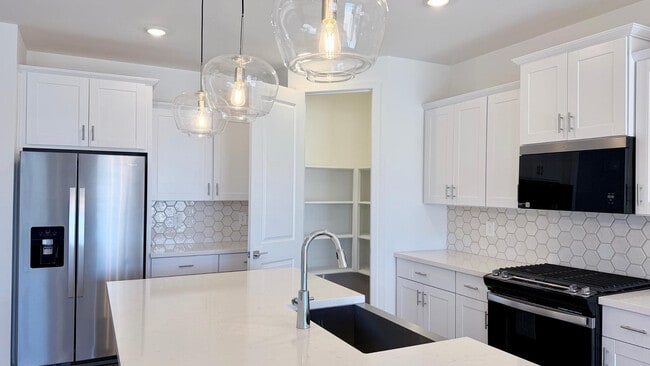 Building Photo - 15988 W Desert Spoon Dr