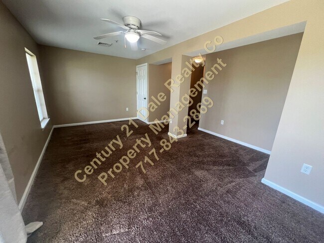 Building Photo - 210 Royal Dr