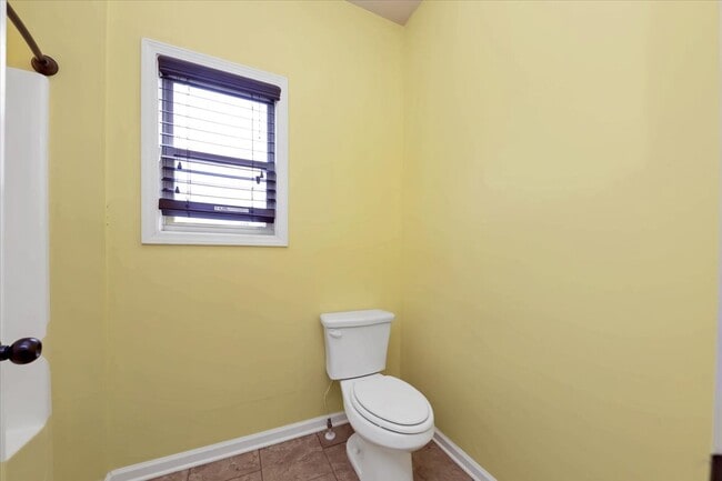 Building Photo - 6059 Cove Park Dr