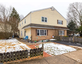 Building Photo - 29 Pennington Ln