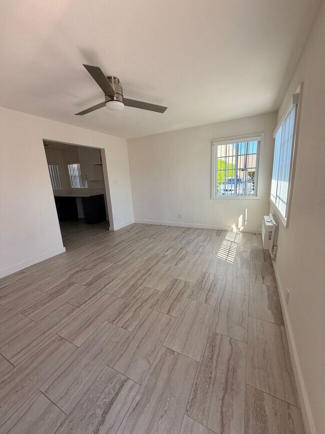 Building Photo - Remodeled 1 Bedroom Unit in Orange