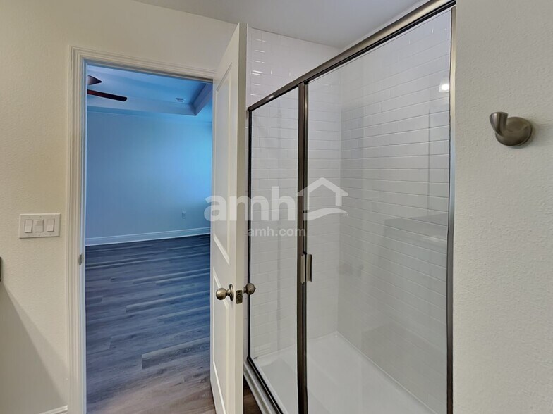 Building Photo - 1195 Heavenly Dr