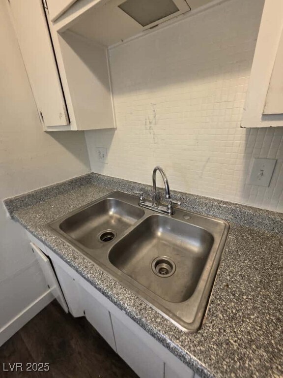 Building Photo - 1121 E Desert Inn Rd