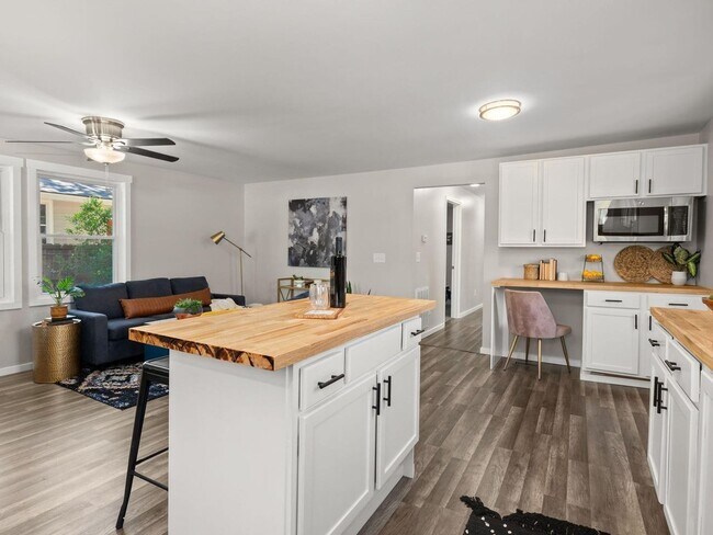 Building Photo - 3 Bedroom Single Family Home in Hanahan