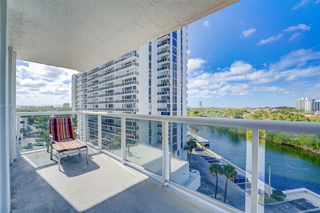 Building Photo - 20515 E Country Club Dr