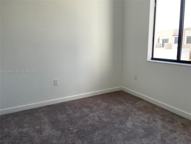 Building Photo - 20679 NE 7th Pl