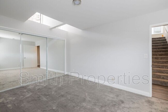 Building Photo - 604 N Irena Ave