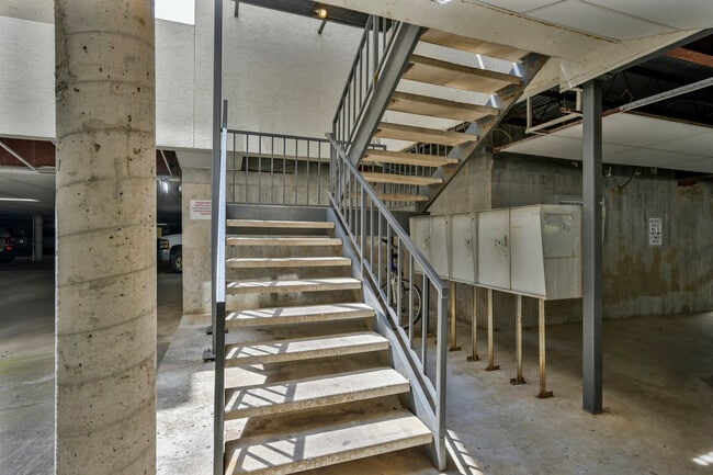 Building Photo - 2605 Enfield Rd