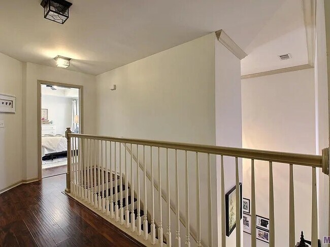 Building Photo - 18160 Pinehurst Dr