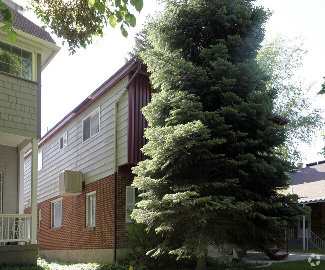 Building Photo - 131 S Mcclelland St