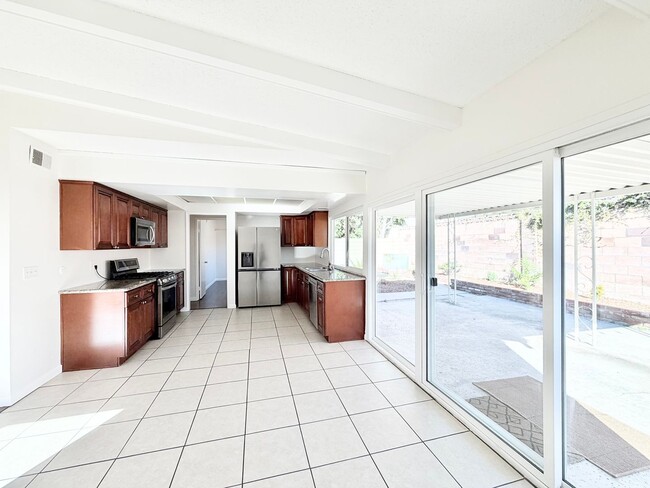 Building Photo - Cozy, charming newly updated 3 bed 2 bath home located in a cul-de-sac