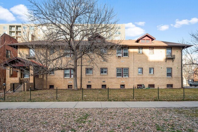 Building Photo - University Park 1 bed 1 bath Condo in walking distance to DU! MOVE IN SPECIAL!