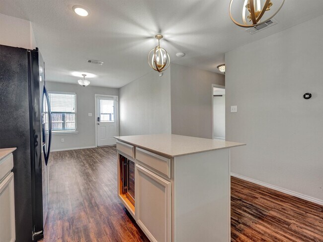 Building Photo - 24038 Hay Iron Dr