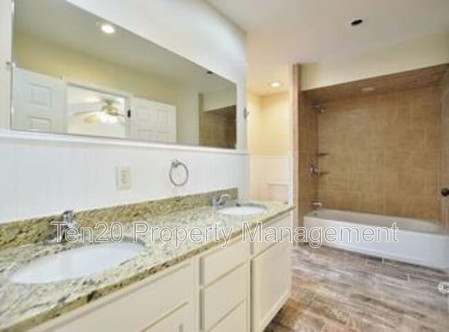Building Photo - 4720 Shenandoah Ct