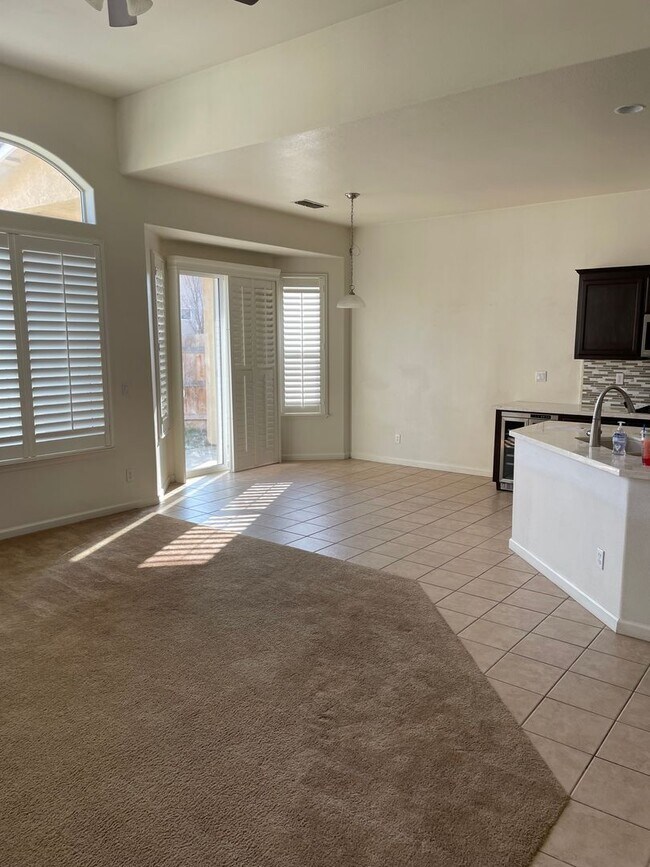 Building Photo - 1235 Paradise Loop