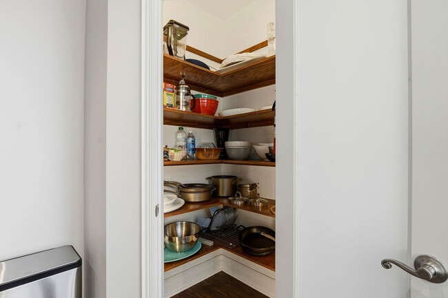 Building Photo - 657 N Carpenter St