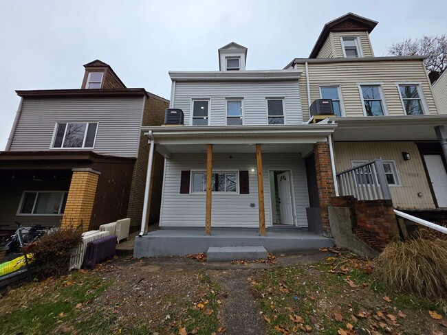 Building Photo - Fully Rehabbed 3 bedroom 2 bathroom house for rent!