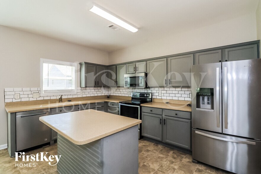 Building Photo - 64 Mercer Ln