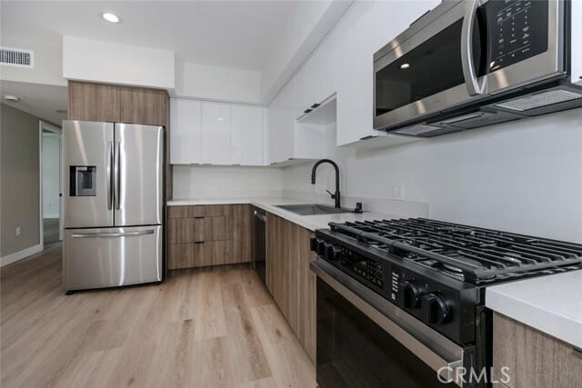 Building Photo - 10218 Fernglen Ave