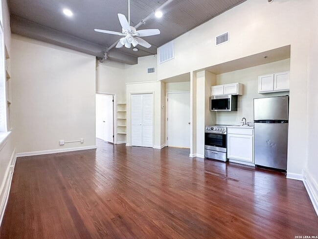 Building Photo - 245 Losoya St