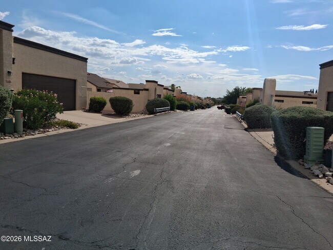 Building Photo - 4813 W Doria Dr