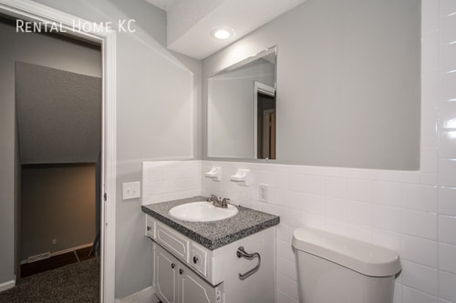 Building Photo - 1512 E Leona-