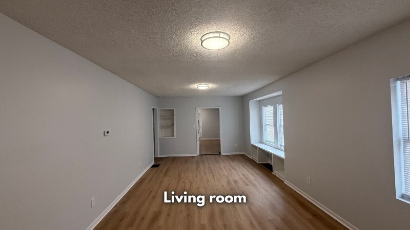 Building Photo - 907 S Cedar Ave