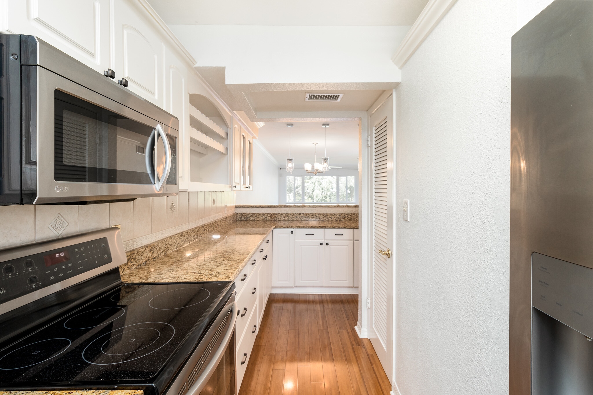 Kitchen - 4550 Overlook Dr NE