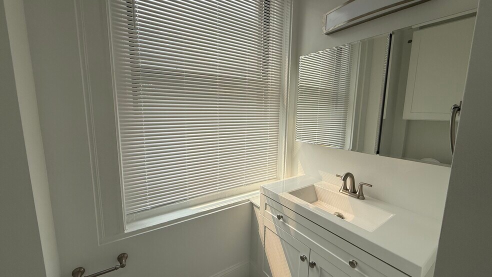 Building Photo - 52 Westland Ave