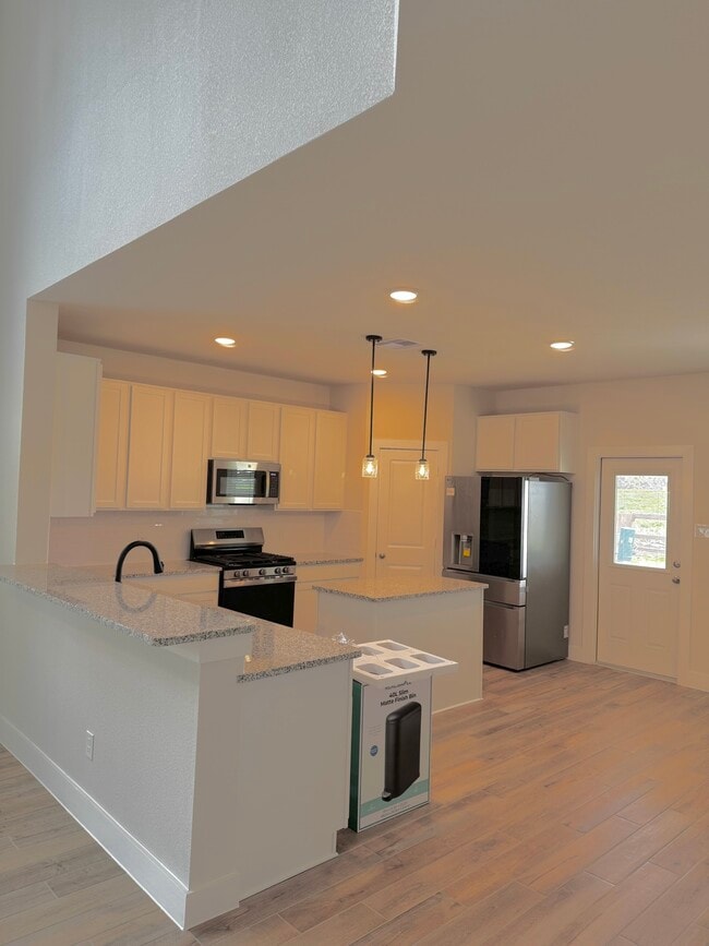 Building Photo - 359 Twin Lakes Blvd W