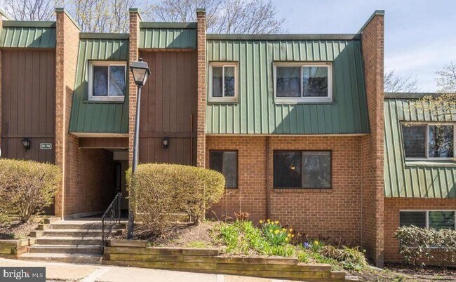Building Photo - 707 Meadowview Ln