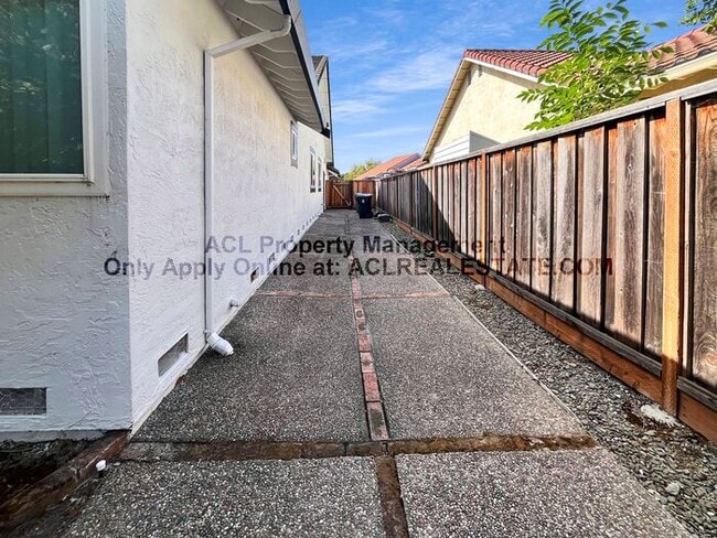 Building Photo - Spacious, Single Story Northgate Home For Rent