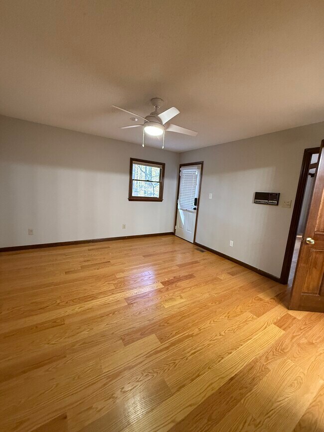 Building Photo - 4711 Highview Ct