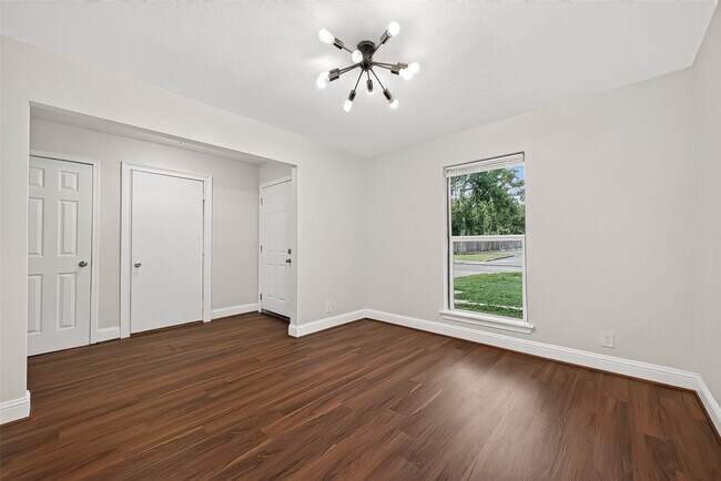 Building Photo - 509 Southern Oaks Dr