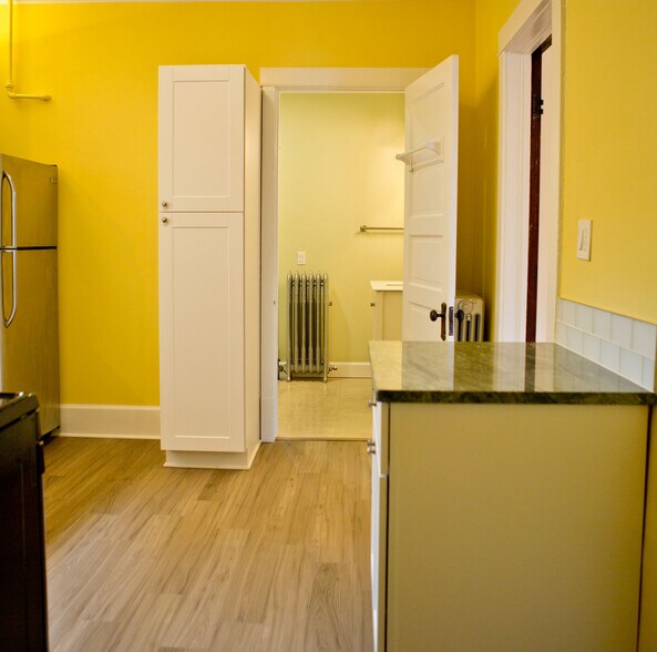 Building Photo - 225 Buell St