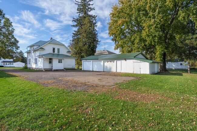 Building Photo - 568 W Main St