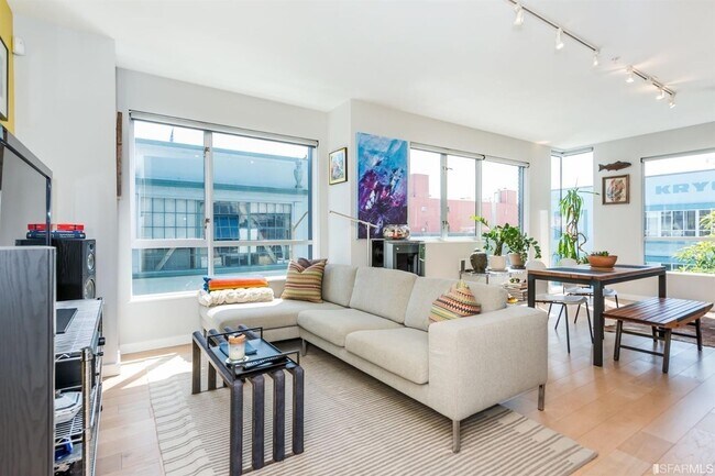 Building Photo - EPIC REA /AZARI PM; Beautiful large, corne...