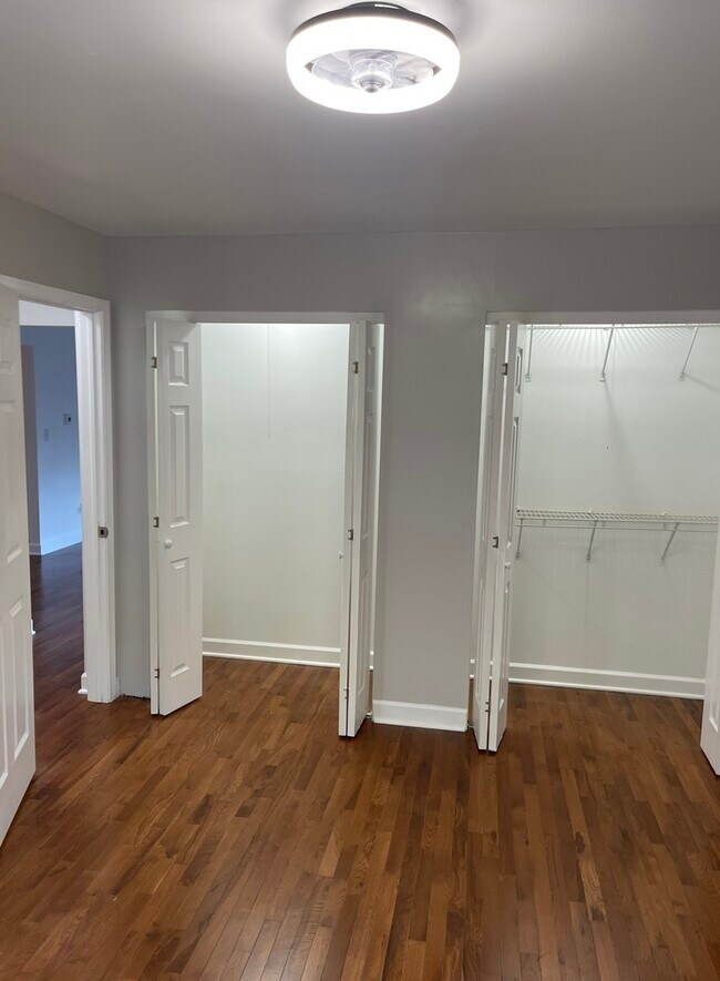 Building Photo - 1534 W Farwell Ave