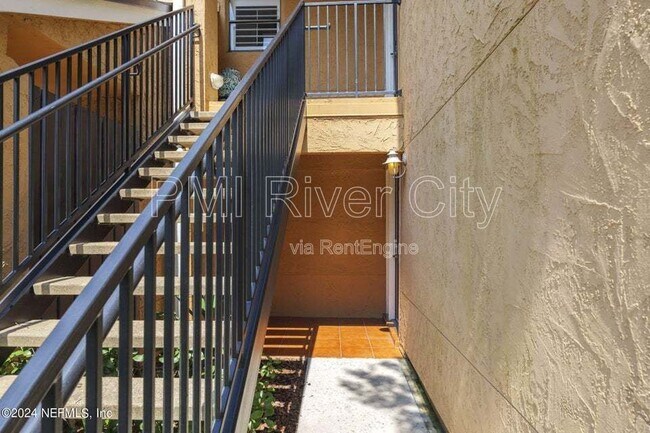 Building Photo - 908 Shoreline Cir