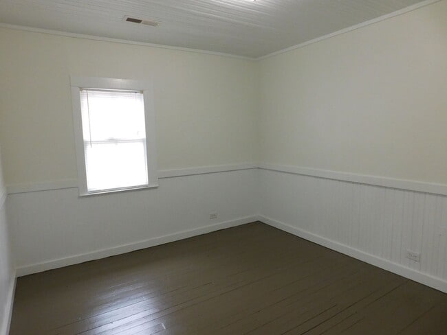 Building Photo - 611 Johnson St