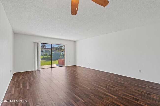 Building Photo - 11 Dondanville Rd