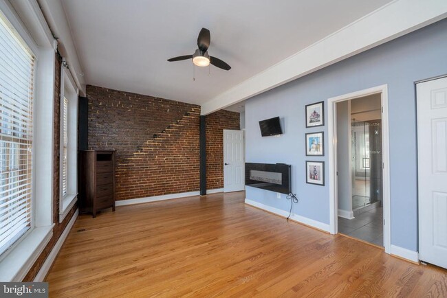 Building Photo - 840 S Bond St