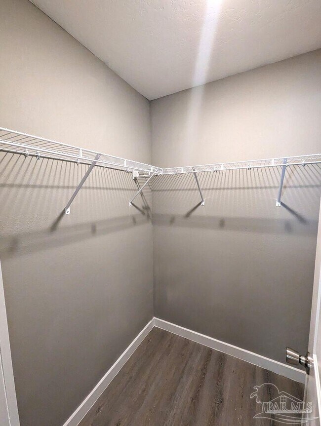 Building Photo - 6045 Hamilton Bridge Rd