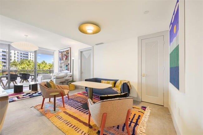 Building Photo - 5875 Collins Ave