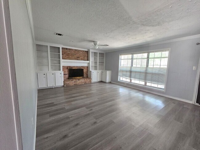 Building Photo - 3911 Brightwood Dr