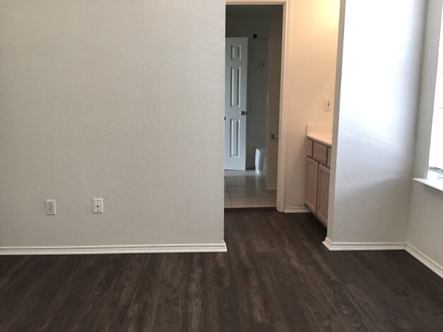 Building Photo - 1701 Oak Bend Ln