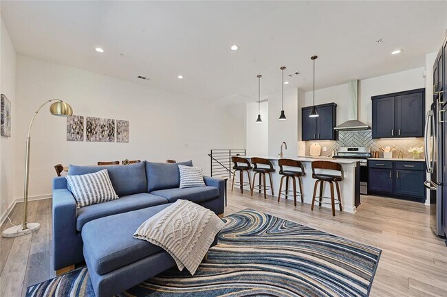 Building Photo - 2804 S 1st St