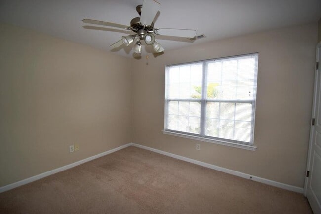 Building Photo - 1077 Woodglen Ln